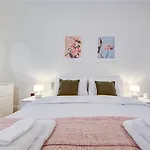 New 3bdr Luxury Seaside With Heated Jacuzzi - Location In 슬리에마