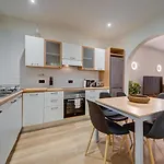 Apartment New 3bdr Luxury Seaside With Heated Jacuzzi - Location In Sliema