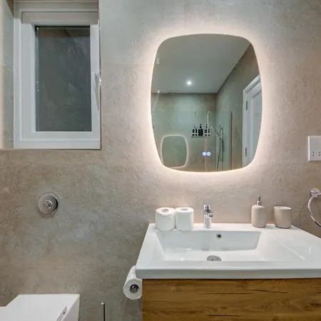 New 3bdr Luxury Seaside With Heated Jacuzzi - Location In Apartmán