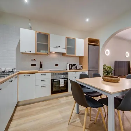 Apartment New 3bdr Luxury Seaside With Heated Jacuzzi - Location In Sliema