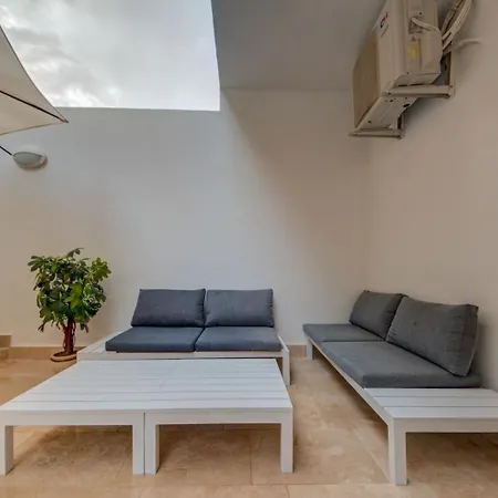 New 3bdr Luxury Seaside With Heated Jacuzzi - Location In * Sliema