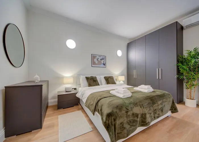 New 3bdr Luxury Seaside With Heated Jacuzzi - Location In 斯利马