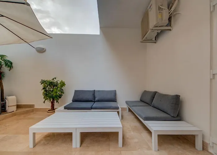 New 3bdr Luxury Seaside With Heated Jacuzzi - Location In * Sliema